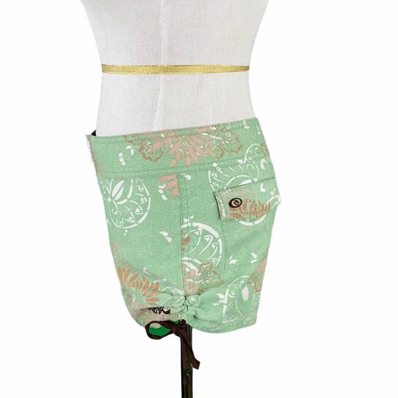Ripcurl Green Floral Side Cinched Board Shorts - Picture 12 of 16